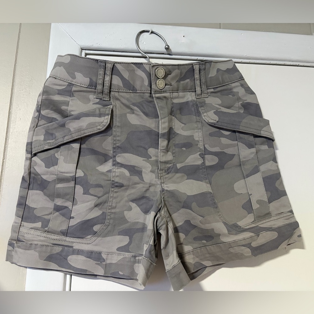 Wit & Wisdom Women's Gray Camo Cargo Shorts